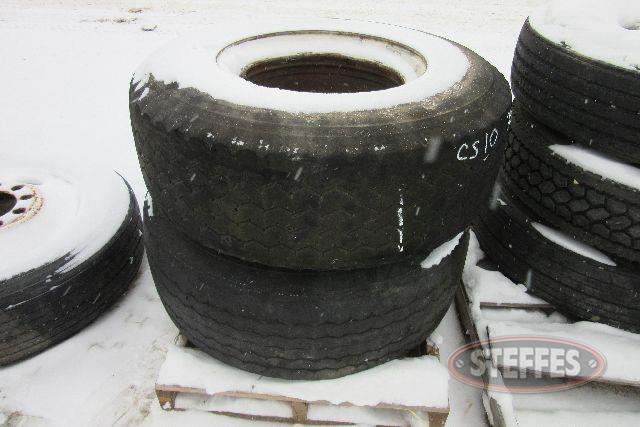 (2) 385-65R22.5 tires on rims_0.JPG